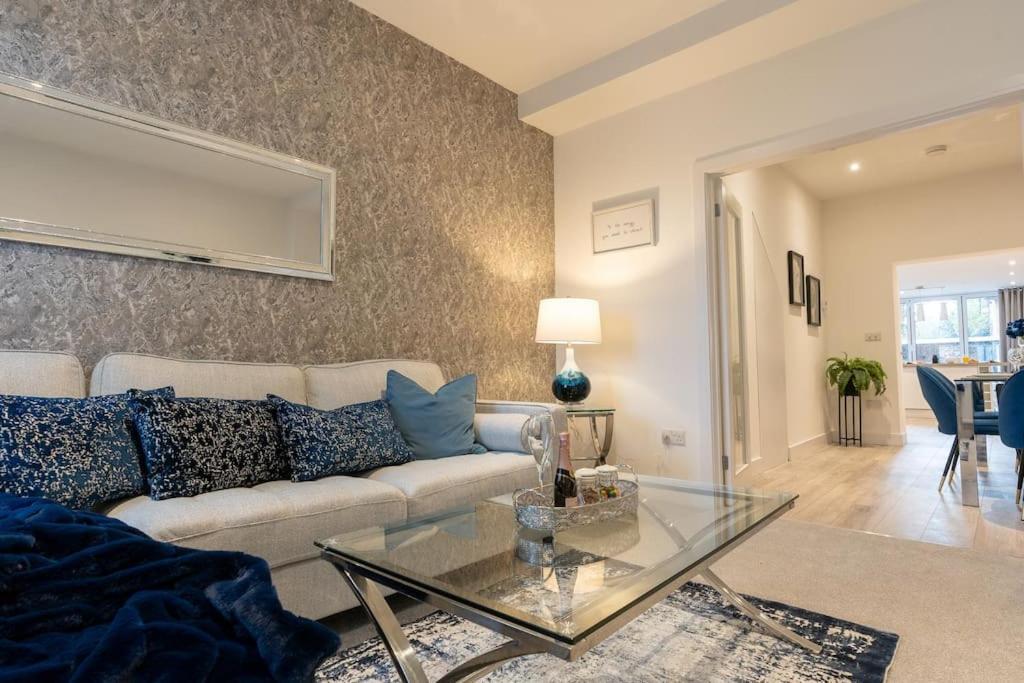 Luxury Living Away From Home ريدهيل المظهر الخارجي الصورة